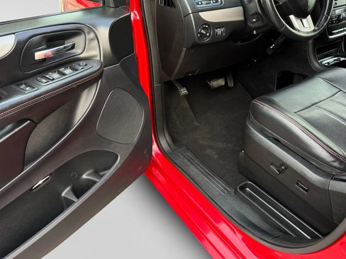 Used 2013 Dodge Grand Caravan R/T w/ Safety Sphere Group FWD image 11