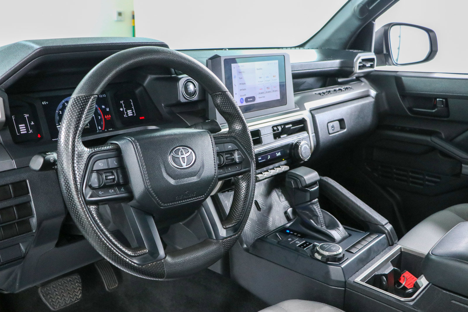Used 2024 Toyota Tacoma SR5 AWD/4WD image 22