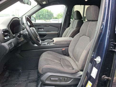 Used 2025 Honda Pilot Sport image 11