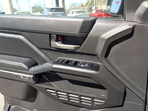 Used 2025 Toyota Tacoma TRD Off-Road image 14