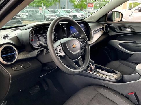 Used 2025 Chevrolet Trax LS FWD image 15