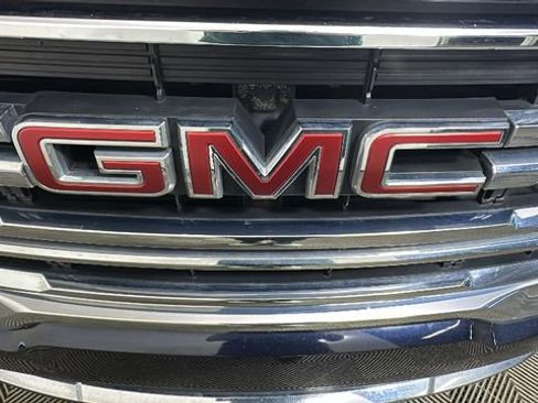 Used 2022 GMC Acadia SLE w/ Driver Convenience Package FWD image 9