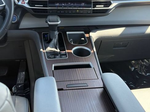 Certified 2022 Toyota Sienna XLE w/ XLE Plus Package FWD image 17