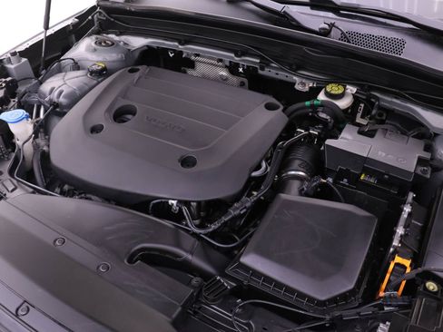 Certified 2024 Volvo XC40 B5 Plus w/ Protection Package Premier image 23