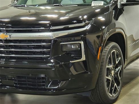 New 2025 Chevrolet Traverse High Country image 9