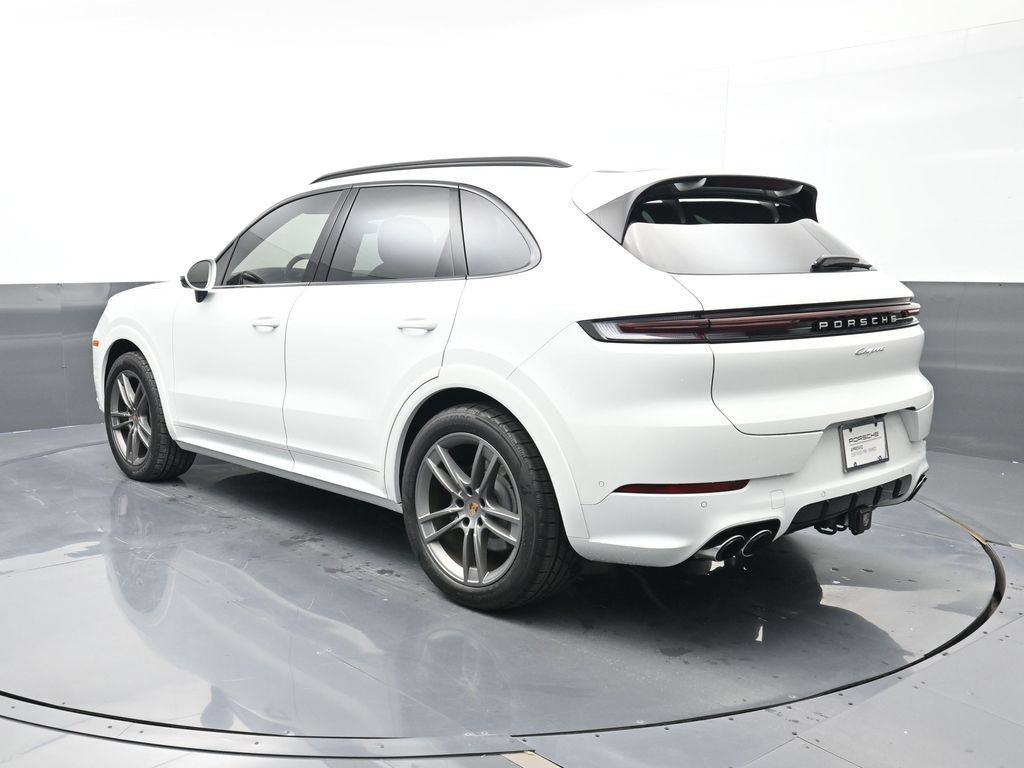 Certified 2025 Porsche Cayenne AWD/4WD image 3