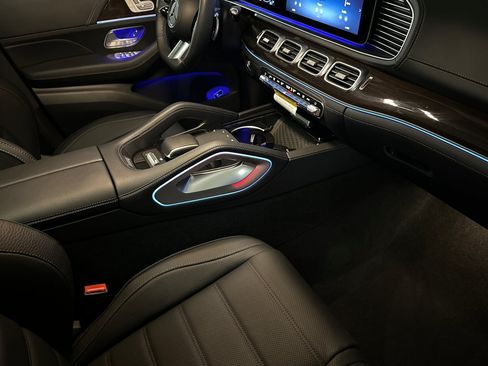 New 2026 Mercedes-Benz GLS 580 4MATIC image 16