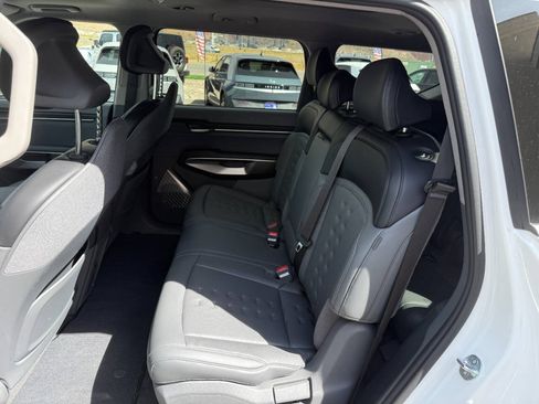 Used 2024 Kia EV9 Wind AWD/4WD image 4