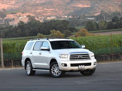 Used 2013 Toyota Sequoia Platinum AWD/4WD image 3