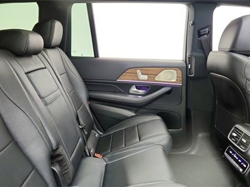 Used 2025 Mercedes-Benz GLS 450 4MATIC image 25