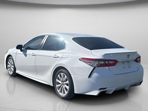 Used 2019 Toyota Camry SE FWD image 6
