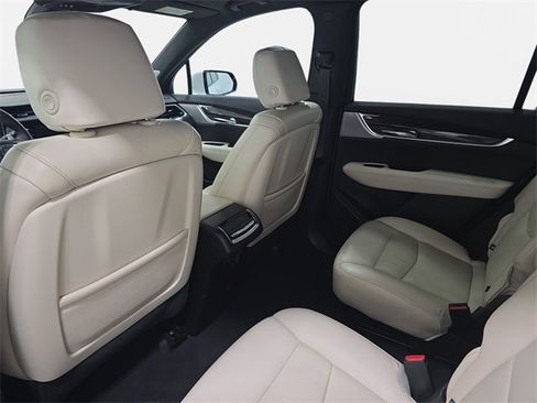 Used 2023 Cadillac XT6 Sport image 10