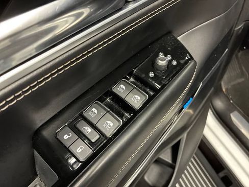 Used 2022 Jeep Grand Wagoneer Series I AWD/4WD image 11