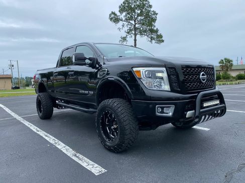 Used 2018 Nissan Titan PRO-4X w/ Pro-4x Convenience Package AWD/4WD image 4