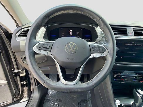 Used 2023 Volkswagen Tiguan SE FWD image 35