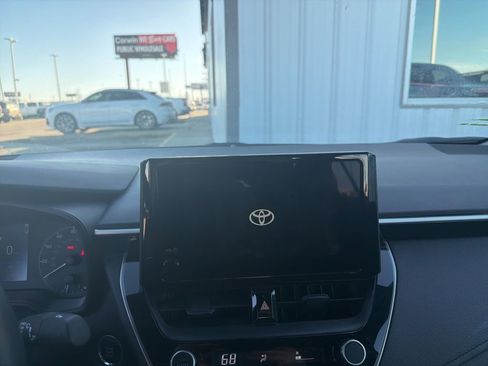 Used 2025 Toyota Corolla SE image 17