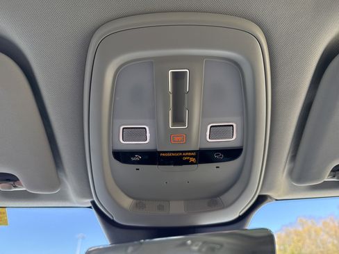 Used 2025 Volvo XC60 B5 Plus image 27