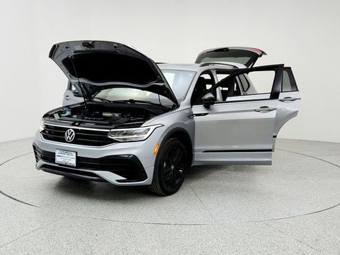 Used 2022 Volkswagen Tiguan SE R-Line image 9