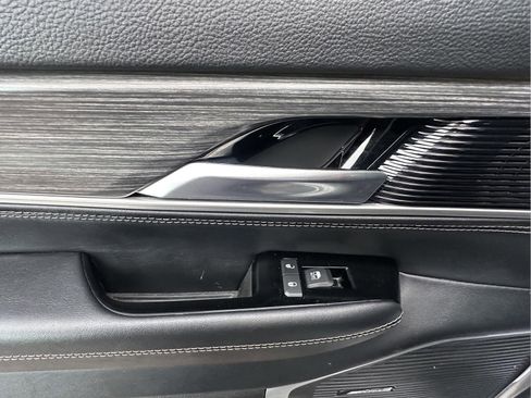 Used 2024 Jeep Wagoneer Series II w/ Flexible Seating Group image 34