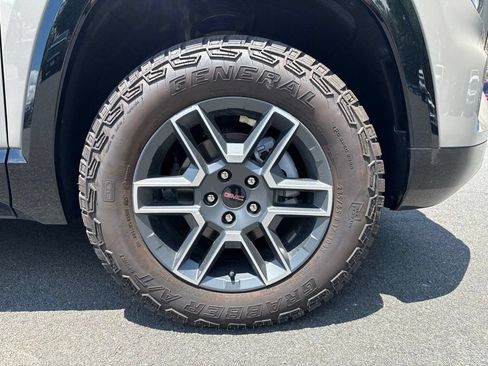 New 2026 GMC Terrain AT4 w/ Technology Package II AWD/4WD image 9