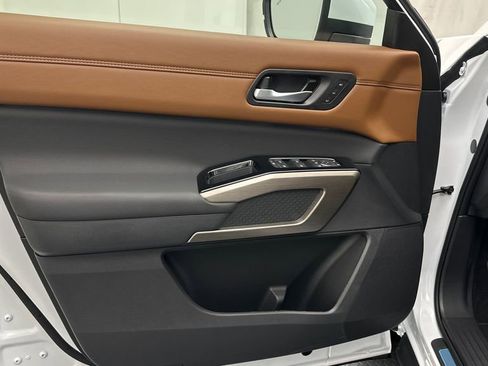 New 2025 Nissan Pathfinder Platinum w/ Cargo Package image 18