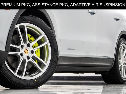 Used 2023 Porsche Cayenne w/ Premium Package AWD/4WD image 3