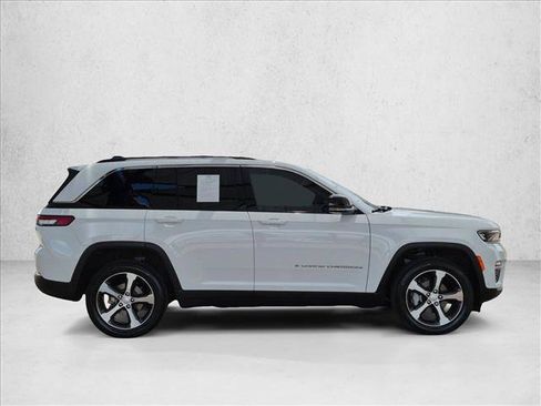 Used 2023 Jeep Grand Cherokee Limited w/ Luxury Tech Group II AWD/4WD image 4