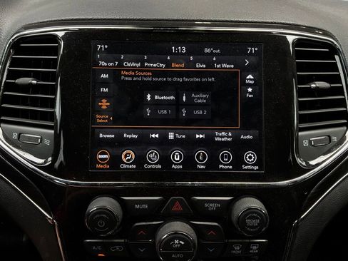Used 2021 Jeep Grand Cherokee Limited AWD/4WD image 35