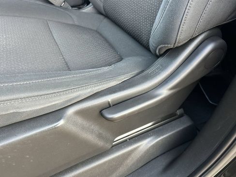 Used 2020 Chevrolet Silverado 1500 Custom w/ Custom Value Package RWD image 17