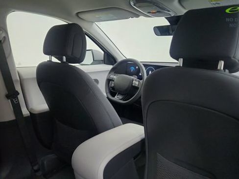 Used 2025 Hyundai Ioniq 5 SE RWD image 27