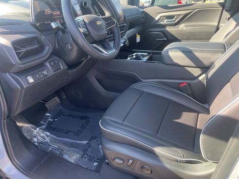 New 2025 Chevrolet Silverado EV LT image 12