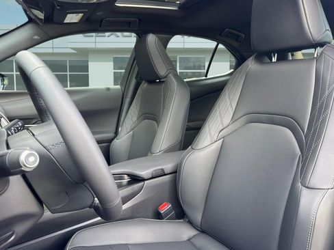 New 2026 Lexus UX 300h FWD image 5
