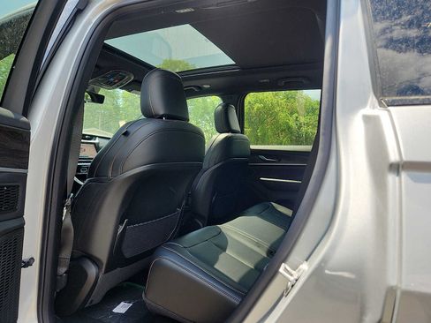 New 2026 Jeep Grand Cherokee Limited AWD/4WD image 6