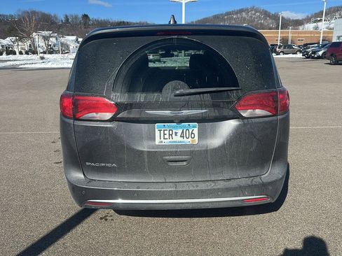 Used 2019 Chrysler Pacifica Touring Plus w/ Cold Weather Group image 4