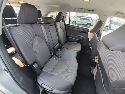 Used 2024 Toyota Highlander LE image 21