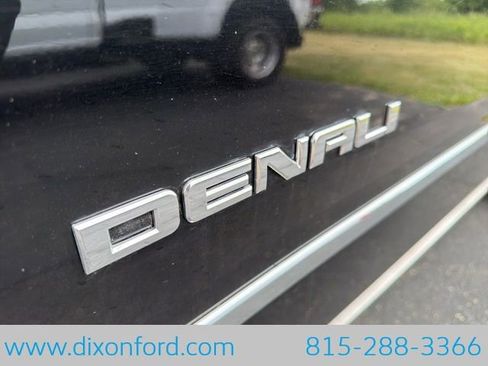 Used 2017 GMC Yukon Denali w/ Open Road Package AWD/4WD image 10