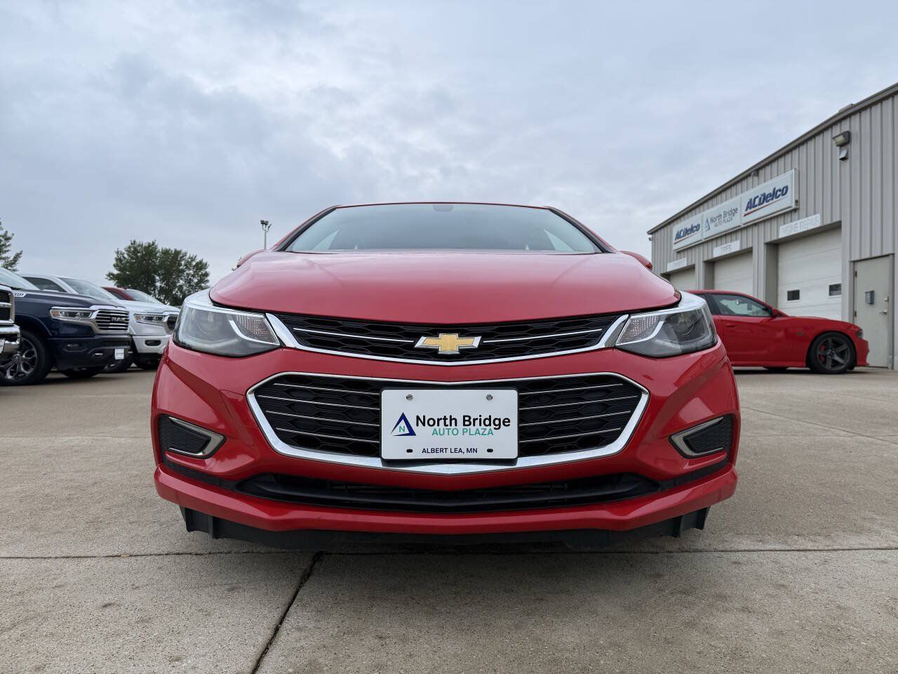 Used 2018 Chevrolet Cruze Premier FWD image 24