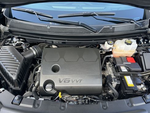 Used 2024 Chevrolet Traverse LS w/ Safety Package FWD image 10