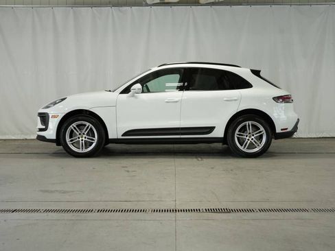 Certified 2025 Porsche Macan image 2