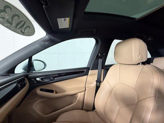 Used 2023 Porsche Macan AWD/4WD image 18