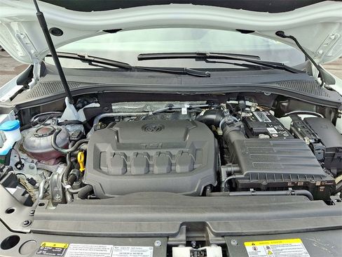 Used 2022 Volkswagen Tiguan SE image 28