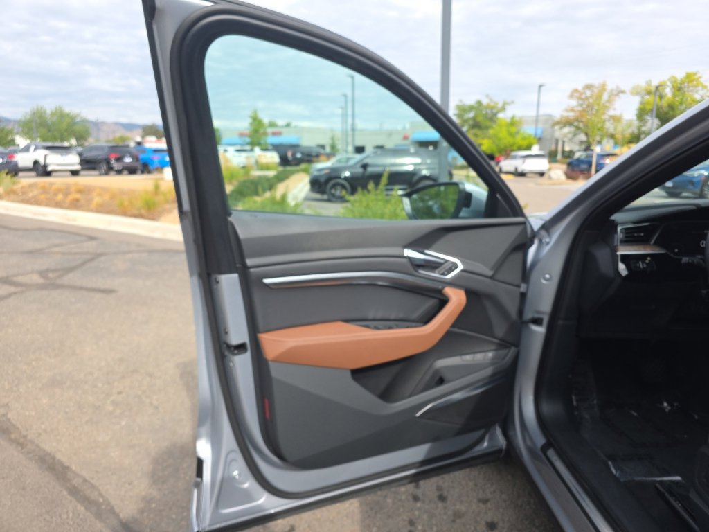 Used 2023 Audi e-tron Premium Plus w/ Premium Plus Package AWD/4WD image 9