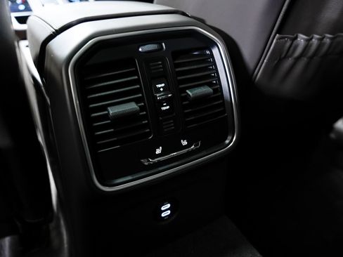Used 2024 Porsche Macan S AWD/4WD image 37