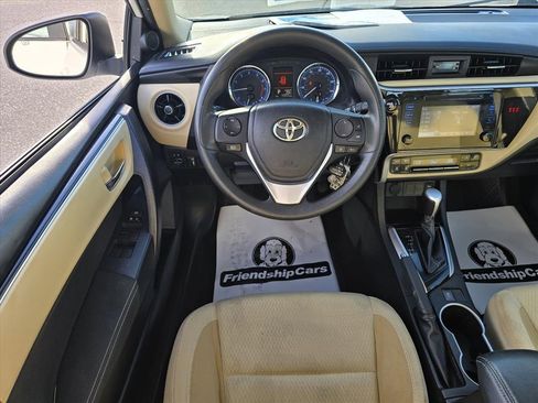 Used 2018 Toyota Corolla LE image 3