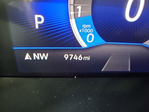 Certified 2024 Volkswagen Taos SE image 18