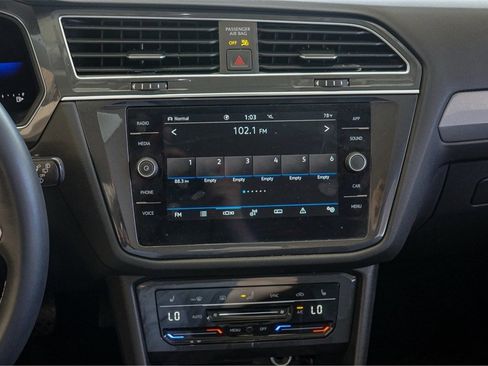 Used 2022 Volkswagen Tiguan SE image 13