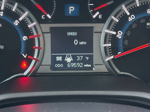 Used 2018 Toyota 4Runner SR5 Premium image 31