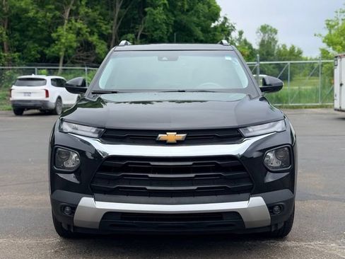 Used 2023 Chevrolet TrailBlazer LT w/ Convenience Package AWD/4WD image 3