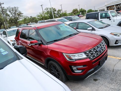 Used 2017 Ford Explorer Limited w/ Equipment Group 301A image 7