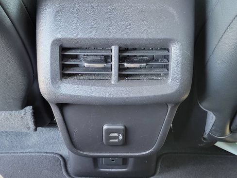 Used 2024 GMC Terrain SLT AWD/4WD image 16
